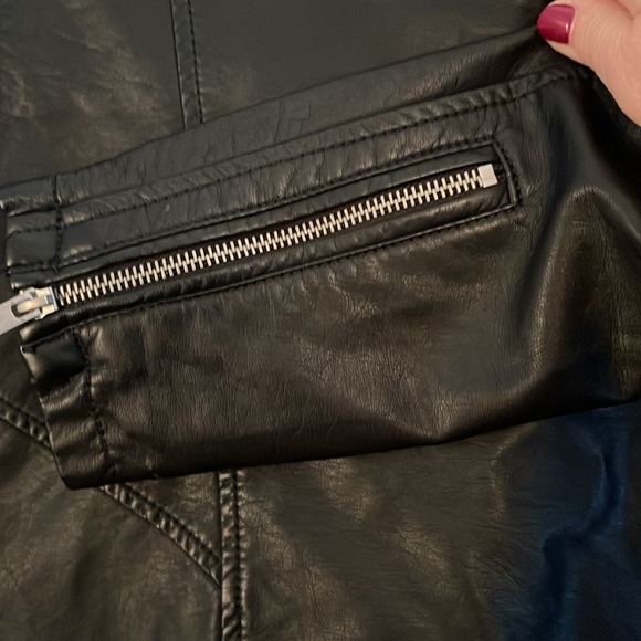Abercrombie & Fitch Vegan Leather Jacket (small) - Picture 5 of 7
